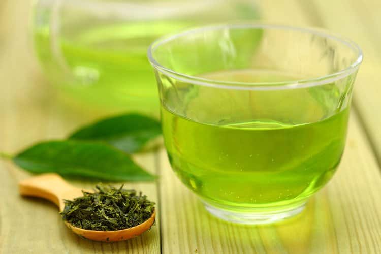 le thé vert contre les hémorroides